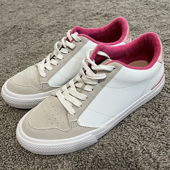 Kelly and Katie Abiellie Sneaker | Pink/White/Tan | Size: 7.5 🩷🤍🤎 - Picture 4 of 8